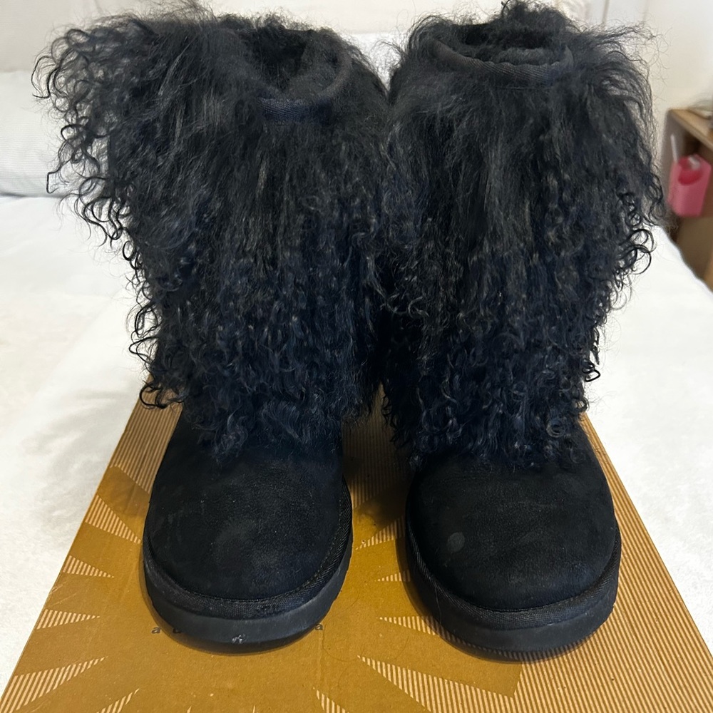 UGG Rare Lida Mongolian Shearling Boot             Black Size 7